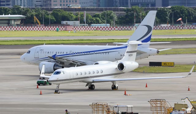 N721V - Business jet