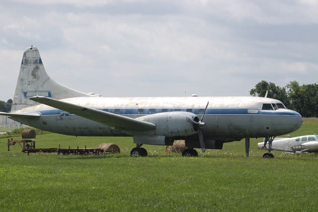 N43941 - Twin-engine aircraft