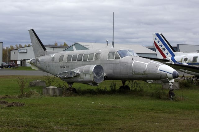 N212BH - Twin-engine aircraft