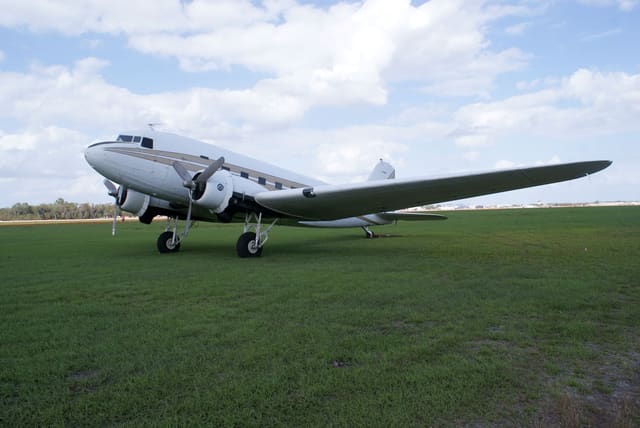 N839M - Twin-engine aircraft