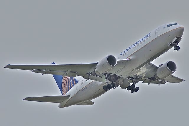 N73152 - Twin-engine aircraft