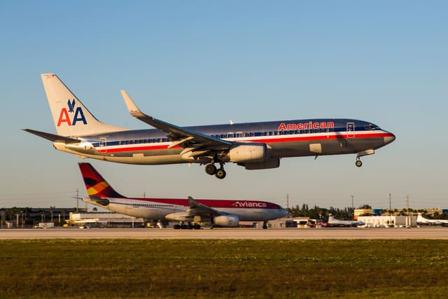 N938AN - Twin-engine aircraft