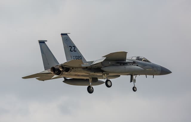  - Twin-engine aircraft
