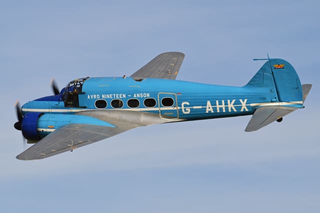 G-AHKX - Twin-engine aircraft