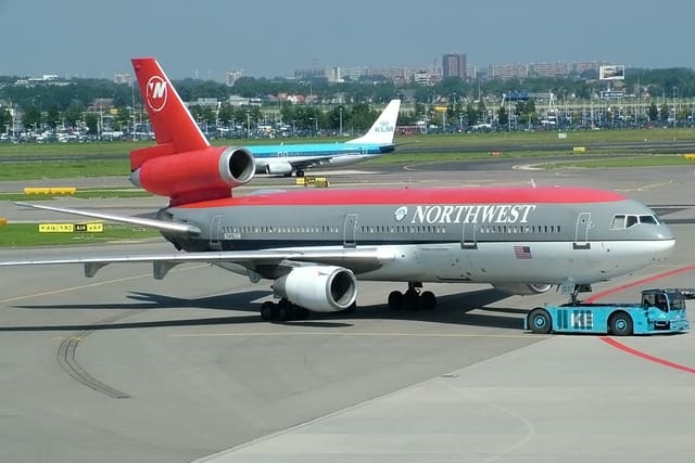 N237NW - Douglas