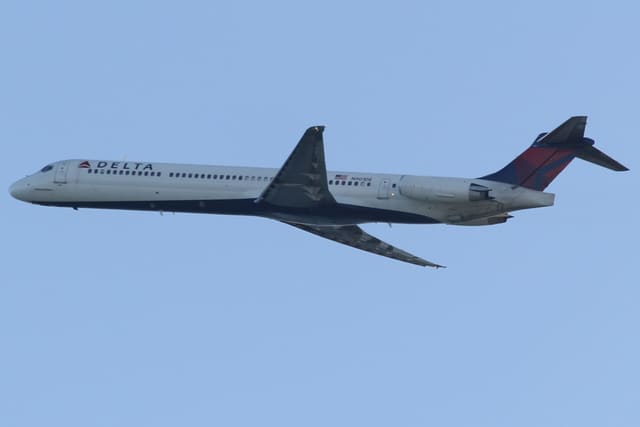 N901DE - Douglas