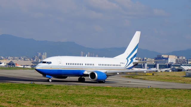 N788LS - Twin-engine aircraft