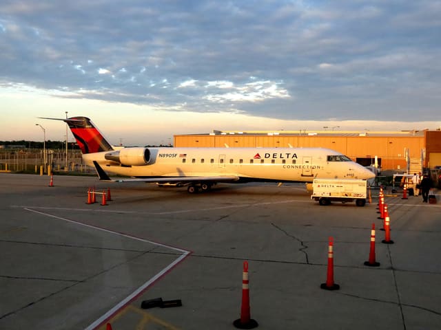 N8905F - Twin-engine aircraft