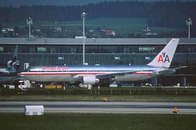 N342AN - Twin-engine aircraft