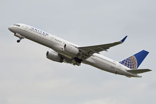 N13110 - Twin-engine aircraft