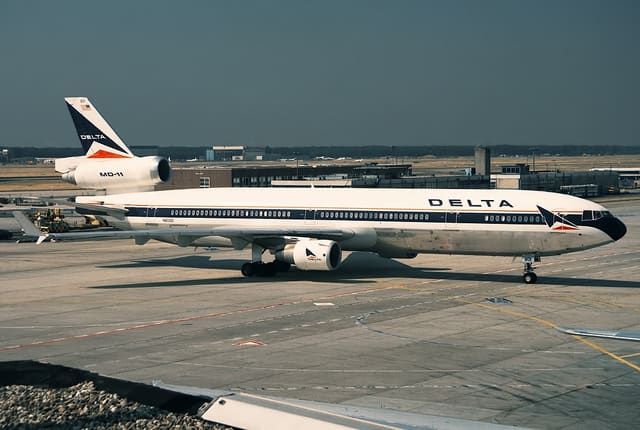N801DE - Douglas