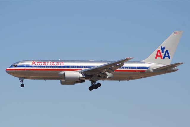 N320AA - Twin-engine aircraft