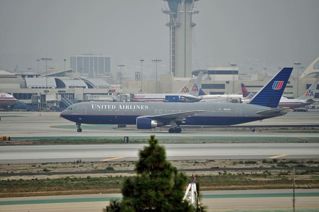 N664UA - Boeing