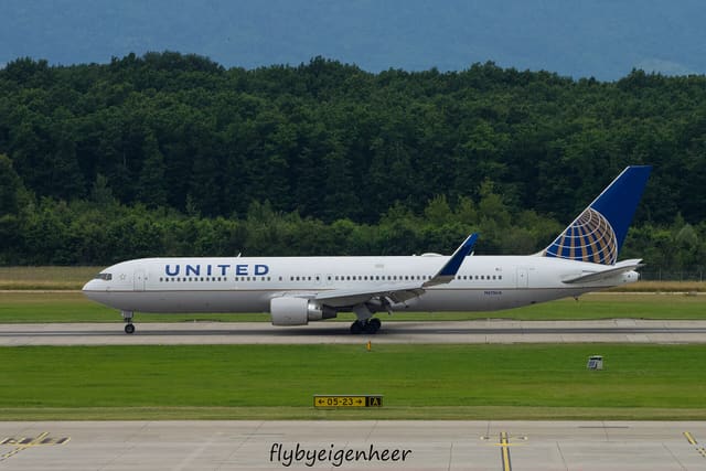 N675UA - Boeing