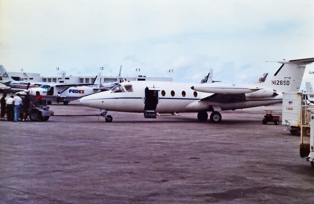 N128SD - Business jet