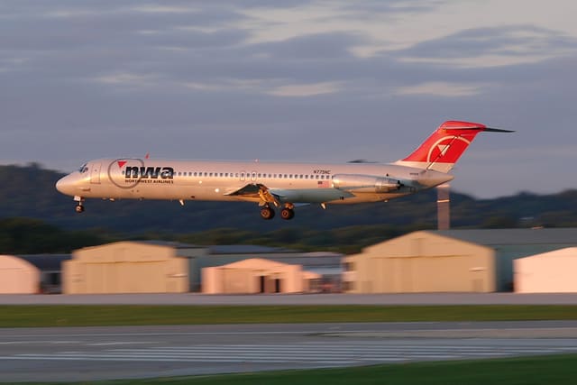 N775NC - Douglas