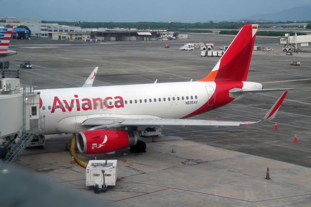 N695AV - Twin-engine aircraft