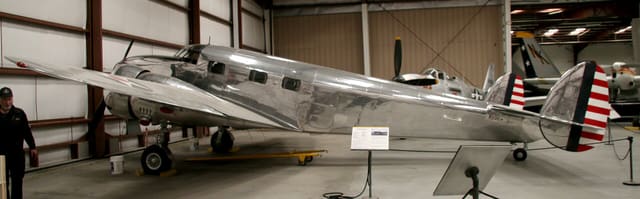 N93R - Twin-engine aircraft