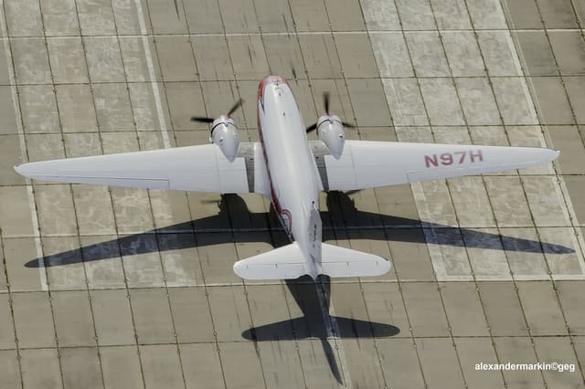 N97H - Twin-engine aircraft