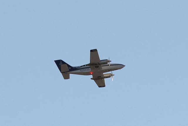 N26632 - Twin-engine aircraft
