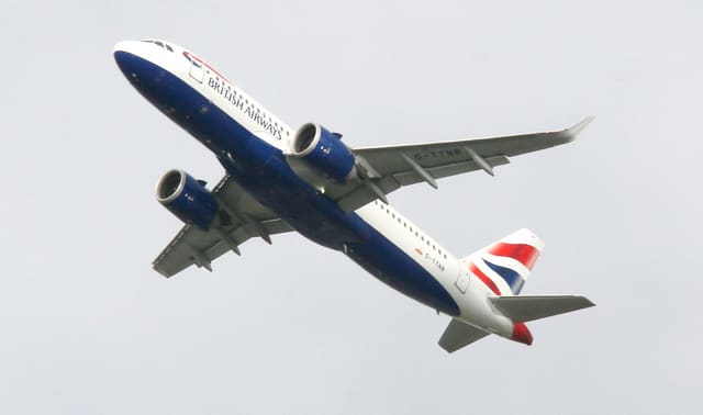 G-TTNB - Twin-engine aircraft