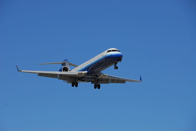 N175GJ - Twin-engine aircraft