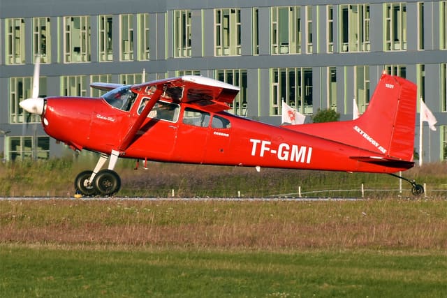 TF-GMI - Cessna