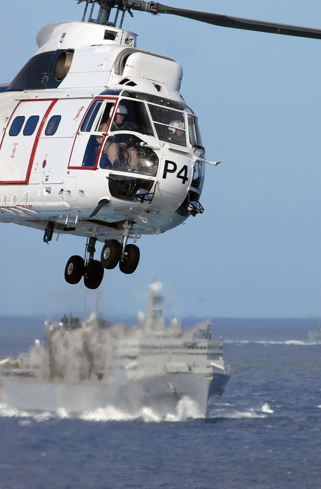 N330KW - Helicopter