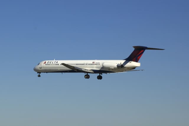 N920DL - Twin-engine aircraft
