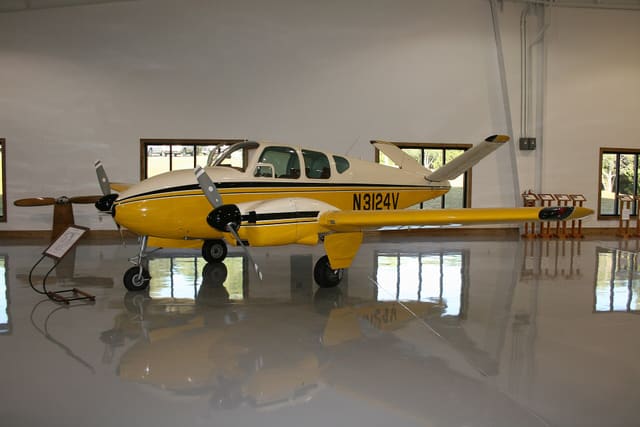 N3124V - Twin-engine aircraft