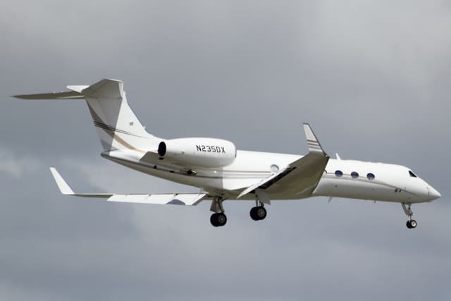 N235DX - Business jet