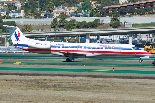 N852AE - Embraer