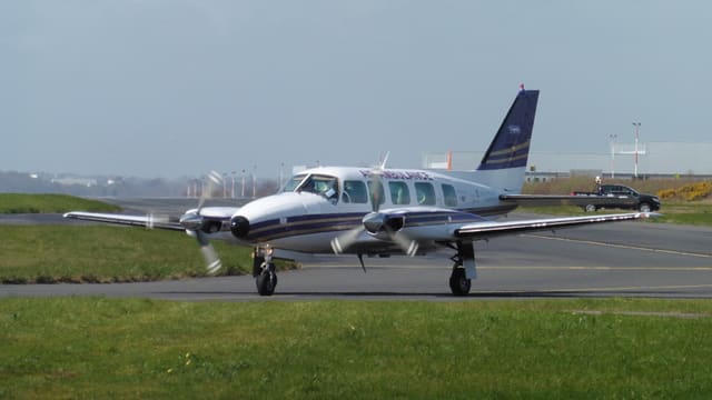 G-VIPY - Twin-engine aircraft