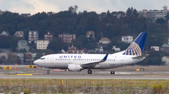 N16647 - Twin-engine aircraft