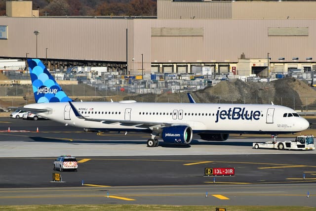 N2016J — Airbus
