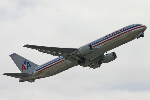 N376AN - Twin-engine aircraft