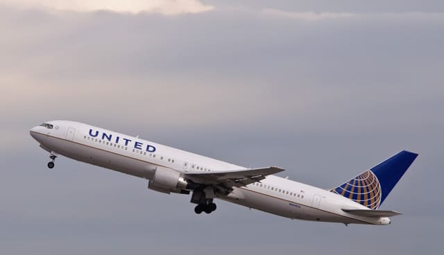 N664UA - Boeing