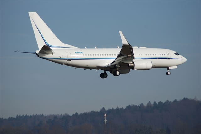 N889NC - Twin-engine aircraft