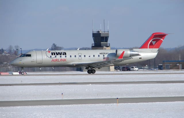 N835AY - Bombardier