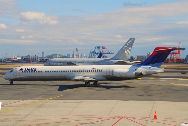 N972DL - Twin-engine aircraft