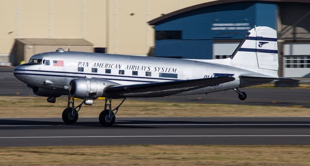 N877MG - Twin-engine aircraft