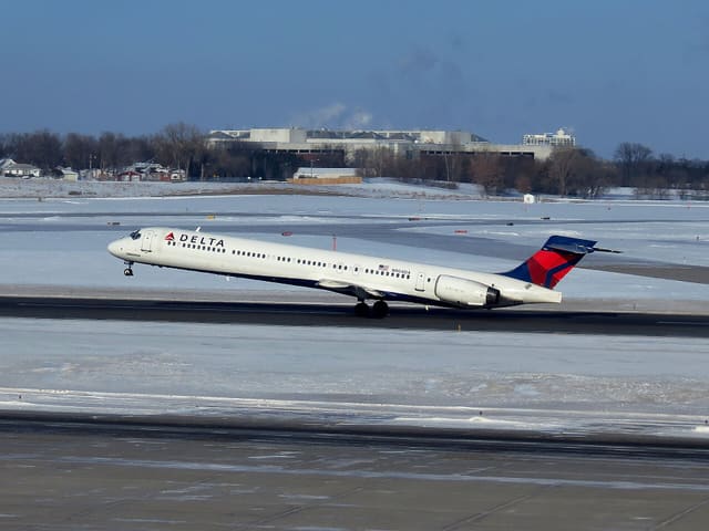 N904DA - Douglas