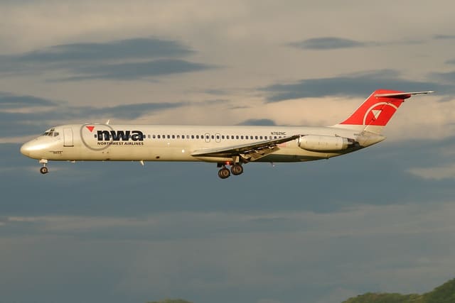 N762NC - Twin-engine aircraft