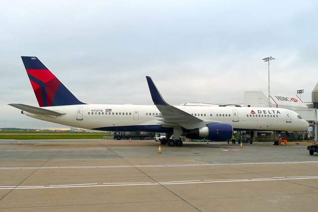 N713TW - Twin-engine aircraft
