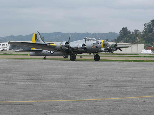 N390TH - Boeing