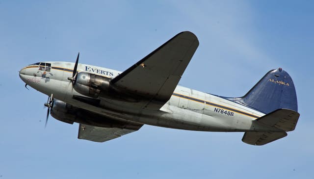 N7848B - Twin-engine aircraft