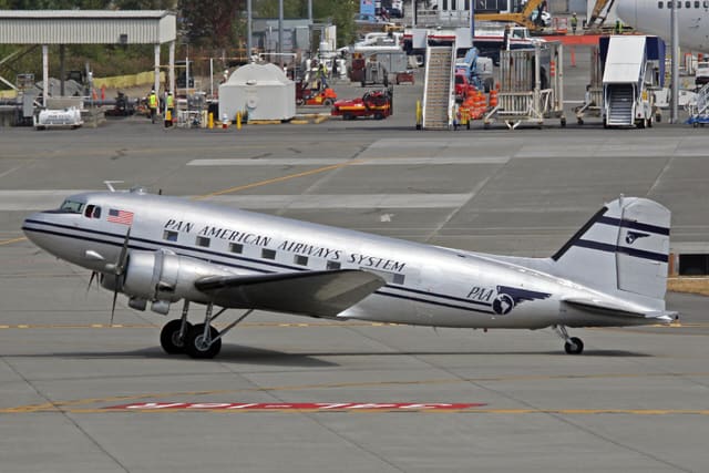 N877MG - Douglas