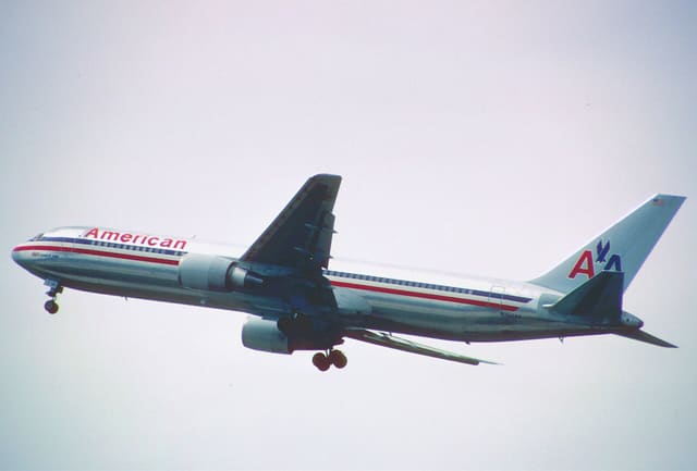 N362AA - Twin-engine aircraft