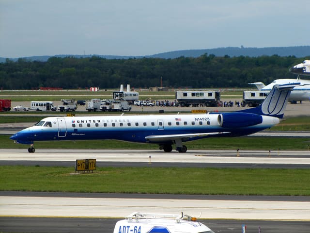 N14923 - Twin-engine aircraft