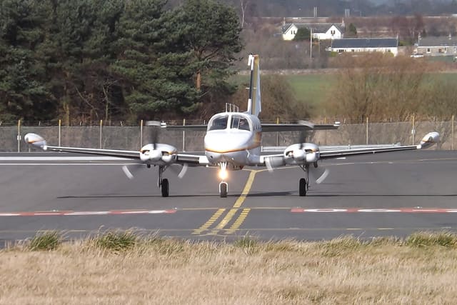 N85LB - Twin-engine aircraft